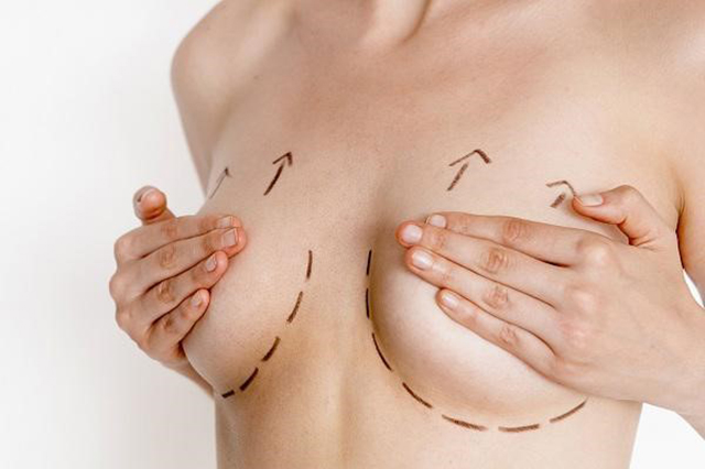 Khám phá lợi ích của massage ngực bằng vitamin E