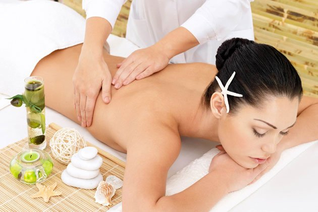 Massage body bằng tinh dầu Argan là một trong những phương pháp làm đẹp vô cùng hiệu quả