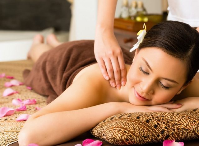 Massage Thái là một phương pháp giúp bạn xua tan đi những mệt mỏi cho các cơ